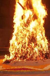 holika-dahan-bonfire-fire-during-holi